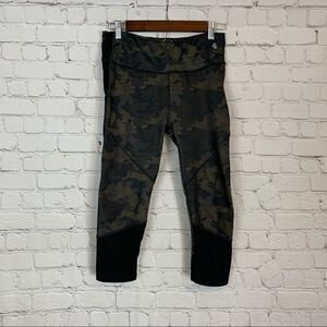 Therapy performance compression leggings camo size large